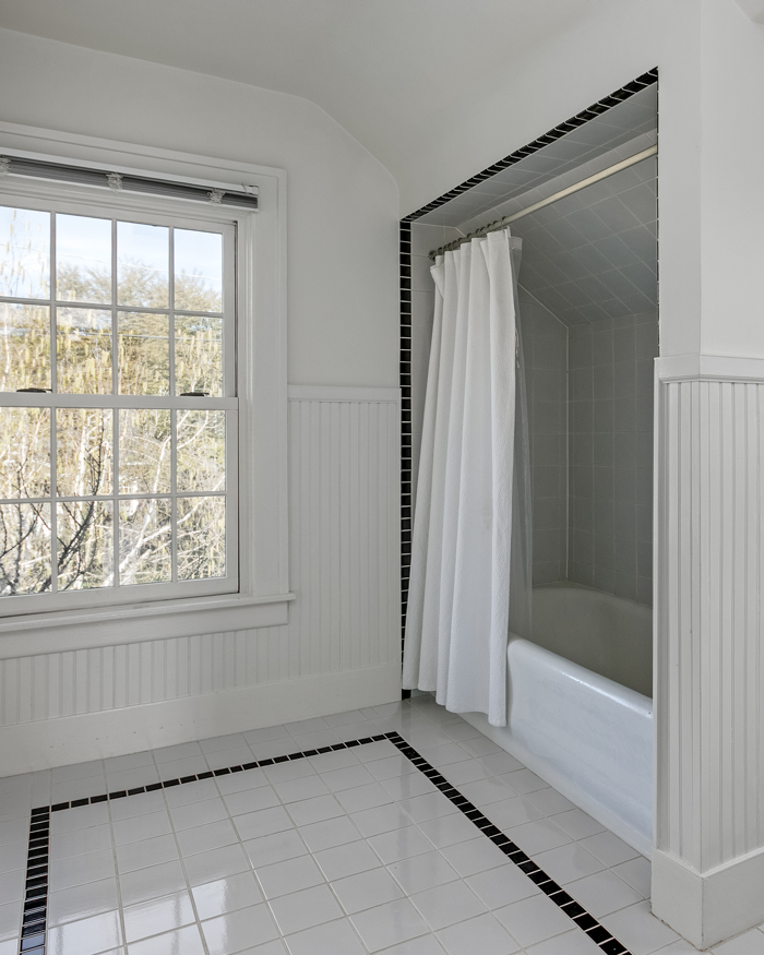 Madrona Colonial Bathroom