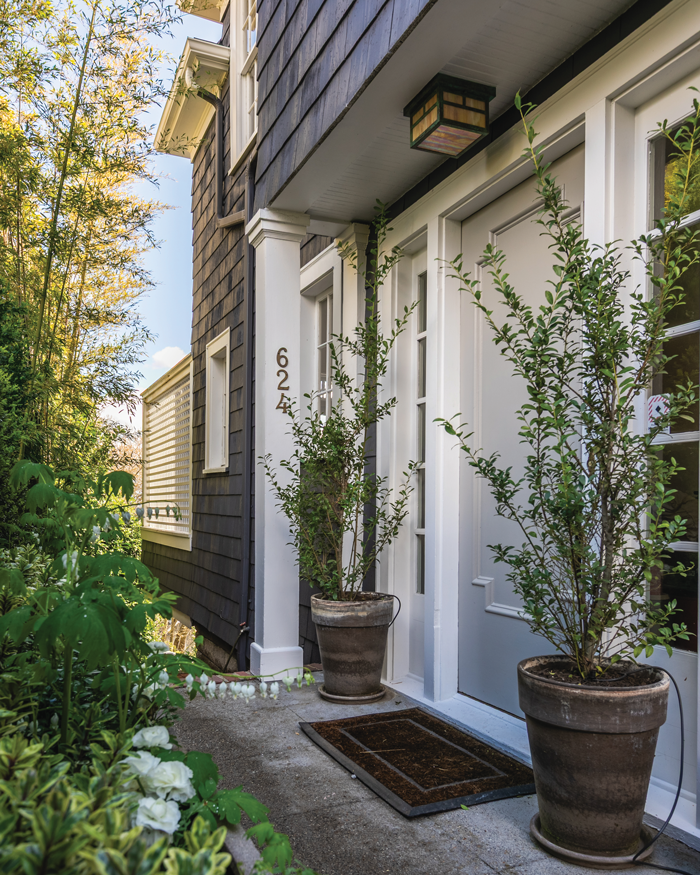 Madrona Colonial Entry
