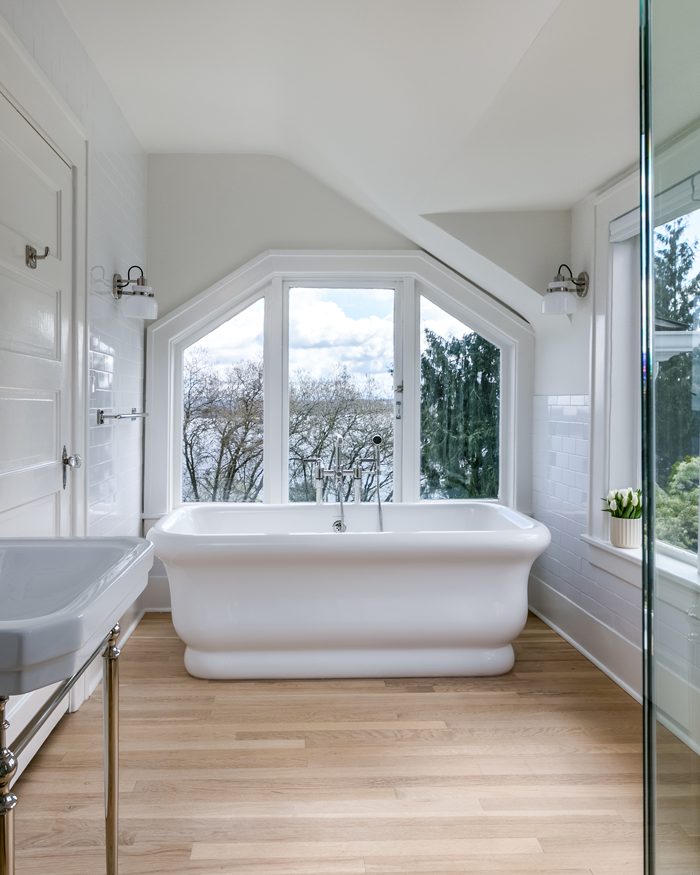Madrona Colonial Bathtub